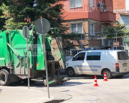 Удареният от камион за смет е с опасност за живота