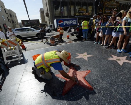 Властите в Западен Холивуд гласуват за премахване на звездата Тръмп от Алеята на славата