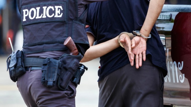 Арестуваха полицай в Пловдив, участвал в трафик на бежанци
