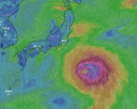 Голям тайфун наближава към Япония, 90 000 са евакуирани