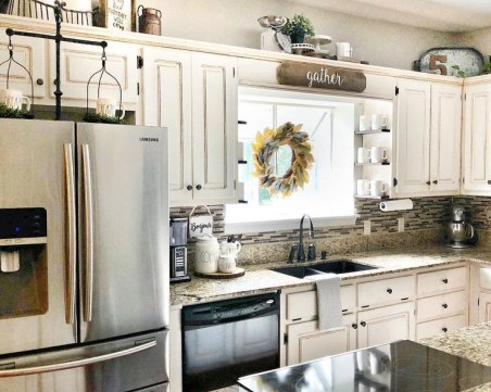 Уникални начини да декорирате над кухненските шкафове СНИМКИ