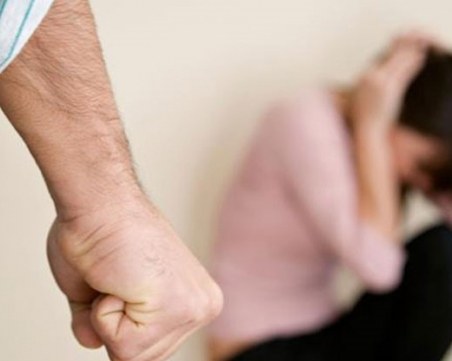 Пиян клиент преби продавачка в магазин в Първомай