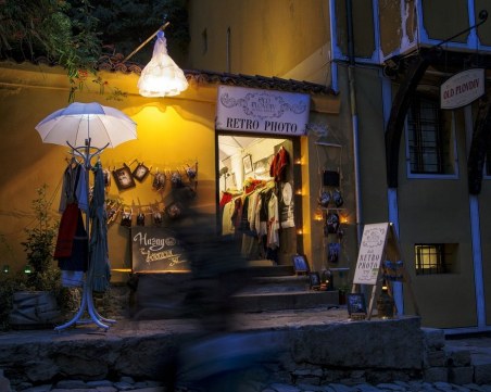 Улица на занаятите - едно местенце в Стария Пловдив, опазило живи традициите СНИМКИ