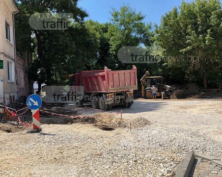 Завършиха най-тежката част от ремонта на новата пътна връзка в центъра на Пловдив СНИМКИ