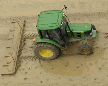 79-годишен мъж почина затиснат от трактор