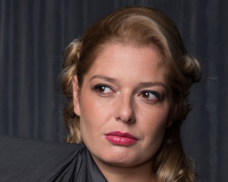 Алекс Сърчаджиева: Останах погнусена от поругаването на гроба на майка ми
