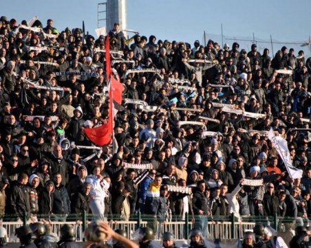 Напрежение на Лаута! Фенове скочиха на Крушарски, той си тръгна с полиция