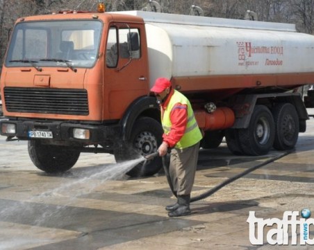 Внимавайте къде паркирате! Обявиха новия график за миенето на улиците в Пловдив