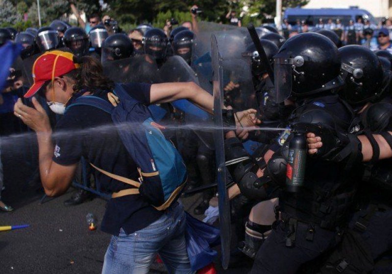 Извънредна ситуация в Букурещ: Над 140 пострадали при протестите срещу правителството