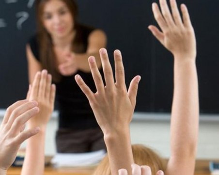 Глад за учители! Обявиха 200 свободни места в Пловдив