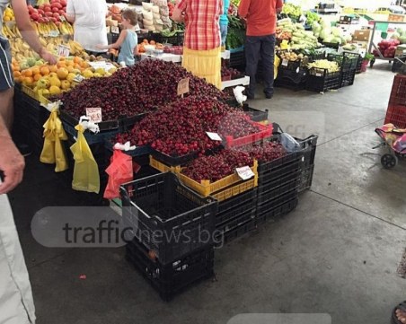 Млечните продукти и месото отново нагоре,  зеленчуците и плодовете поевтиняват