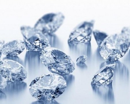 Мравка се опита да открадне диамант от бижутер