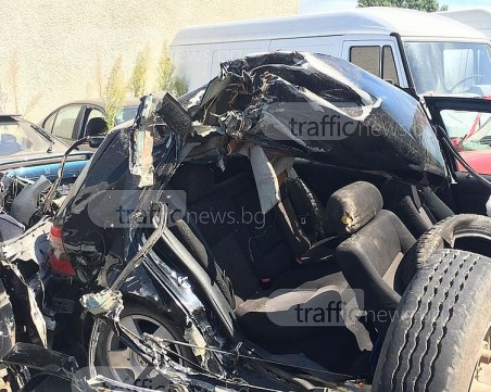 Трима мъже загинаха след тежка катастрофа край Първомай ВИДЕО