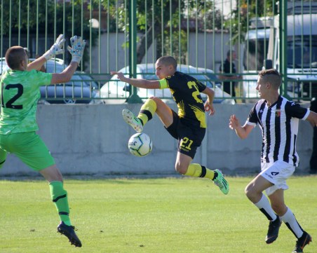 Ботев разгроми Локо в дербито на старта на елитната юношеска група