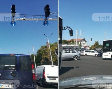 Хаос настана на кръстовището на Чифте баня, неработещи светофари вкараха нерви на шофьорите СНИМКИ