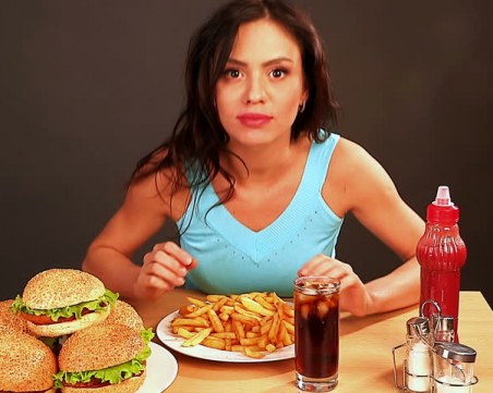 Храни и напитки, които ни създават чувството за глад