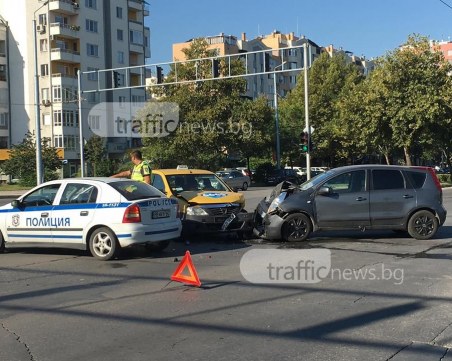 Катастрофа в Тракия! Възрастен мъж е откаран в болница СНИМКИ