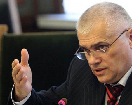 Министър набира пожарникари с призив във... Фейсбук