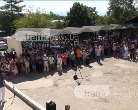 Над 200 души излязоха на протест в Карлово! Поискаха 25 млн. за общинските болници ВИДЕО и СНИМКИ