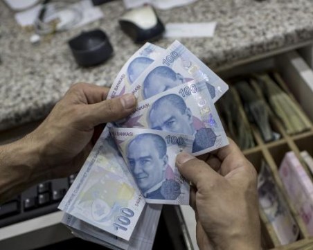Нов срив! Турската лира падна на рекордно ниско ниво