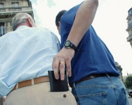 Пловдивски джебчия с ловкост задигна портфейл със 100 лева на пенсионер