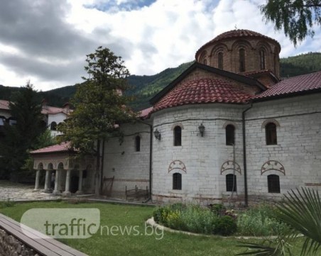 300 литра рибен курбан раздават в Бачково за Голяма Богородица