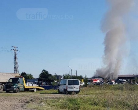 Гори автоморга на пътя Пловдив – Асеновград СНИМКИ