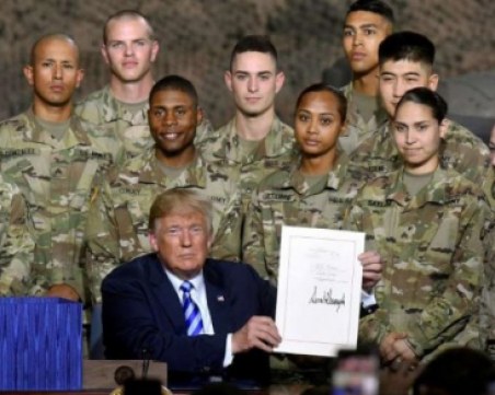 Тръмп одобри рекорден бюджет за Пентагона, броят на военните в САЩ скача