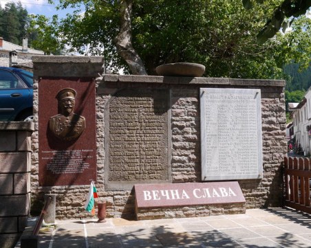 Затварят пътя Смолян-Девин заради заря