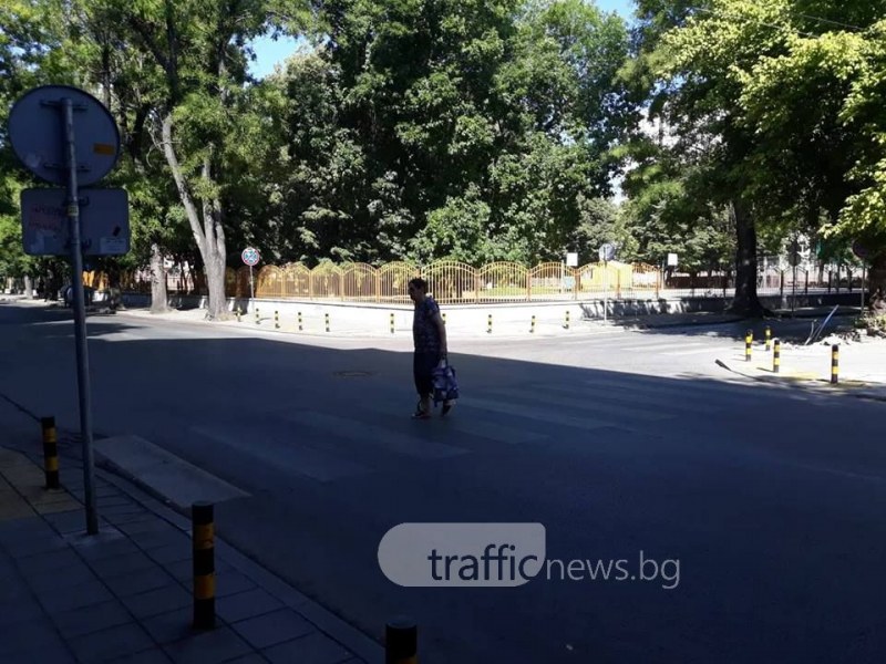 БМВ отнесе пенсионерка на пешеходна пътека в Пловдив