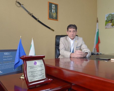 Кмет от Пловдивско изригна: В ромската махала гърми музика, а полицията спи