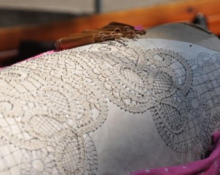 Откриват творчески център на прочутата калоферска дантела