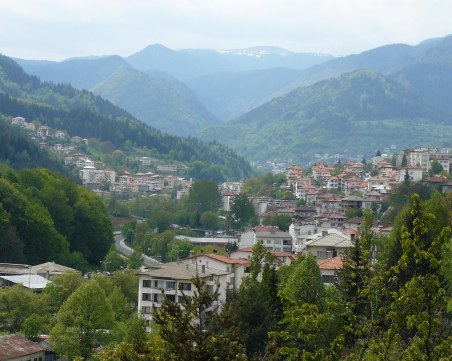 Заплатите в Смолянско скочиха, намаляха и безработните