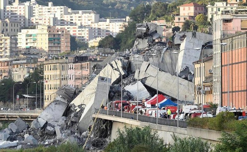 Абсурди и в Италия – глобиха линейки, бързащи към рухналия мост в Генуа