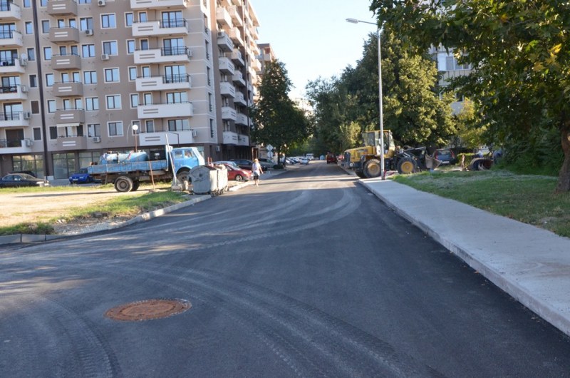 Изцяло преасфалтираха улица в Тракия,  Иван Тотев инспектира ремонта СНИМКИ