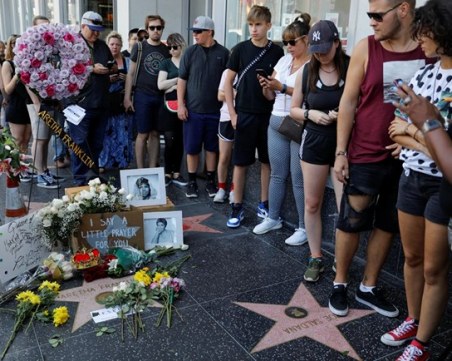 Фенове се събират в цяла Америка, за да отдадат почит на Арета Франклин СНИМКИ