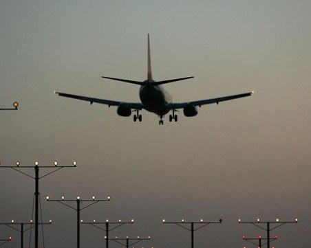 Самолети се приземиха извънредно заради бомбена заплаха