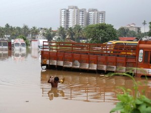 Индия е под вода! Загиналите са стотици