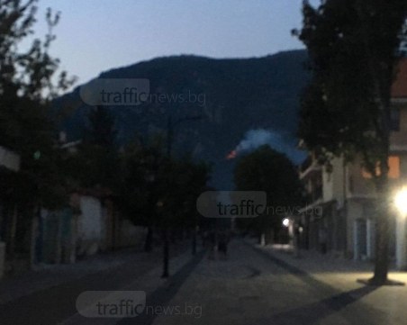 Голям пожар избухна над Карлово СНИМКИ+ВИДЕО
