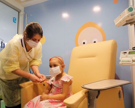 Надежда! Живо лекарство надви рака на кръвта на Емили