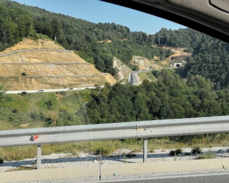 Пак мъки на Маказа! Пловдивчанка, блокирана с часове: Работеше само 1 гише СНИМКИ