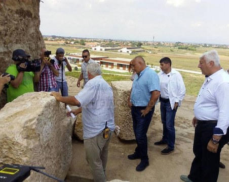 Уникалната гробница край Пловдив на римски император? Премиерът обеща подкрепа СНИМКИ