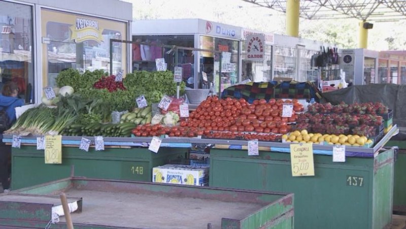 Цените на плодовете и зеленчуците скачат, олиото и захарта поевтинеят