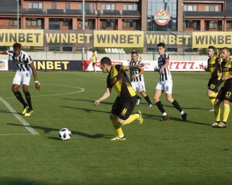 Дербито в Коматево издишаше – дори онази тръпка я нямаше СНИМКИ