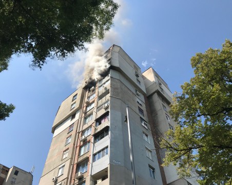 Домът на възрастна жена изгоря напълно СНИМКА