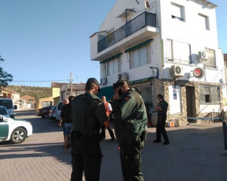 Мъж откри стрелба в бар в Испания, има загинал и ранени СНИМКИ