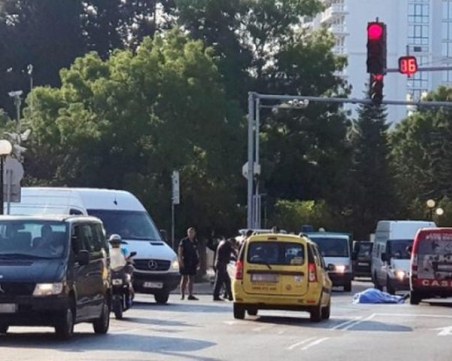 Труп на мъж лежи на кръстовище в Слънчев бряг СНИМКИ