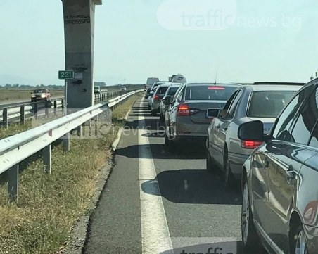 Километрично задръстване на магистрала “Тракия“, пловдивчани чакат от часове СНИМКИ