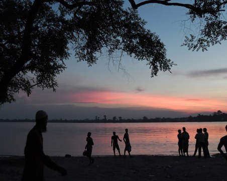 Придошла река погуби петима души