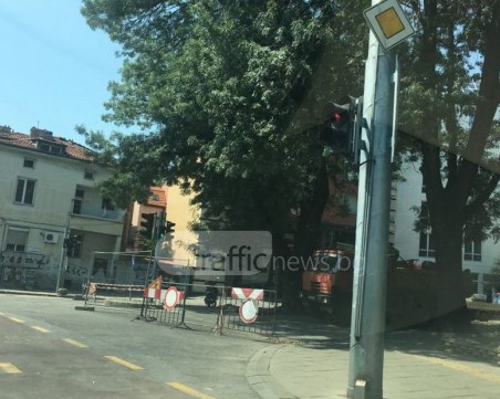 Затвориха улица в центъра на Пловдив, довършват алтернативата на подлеза на 